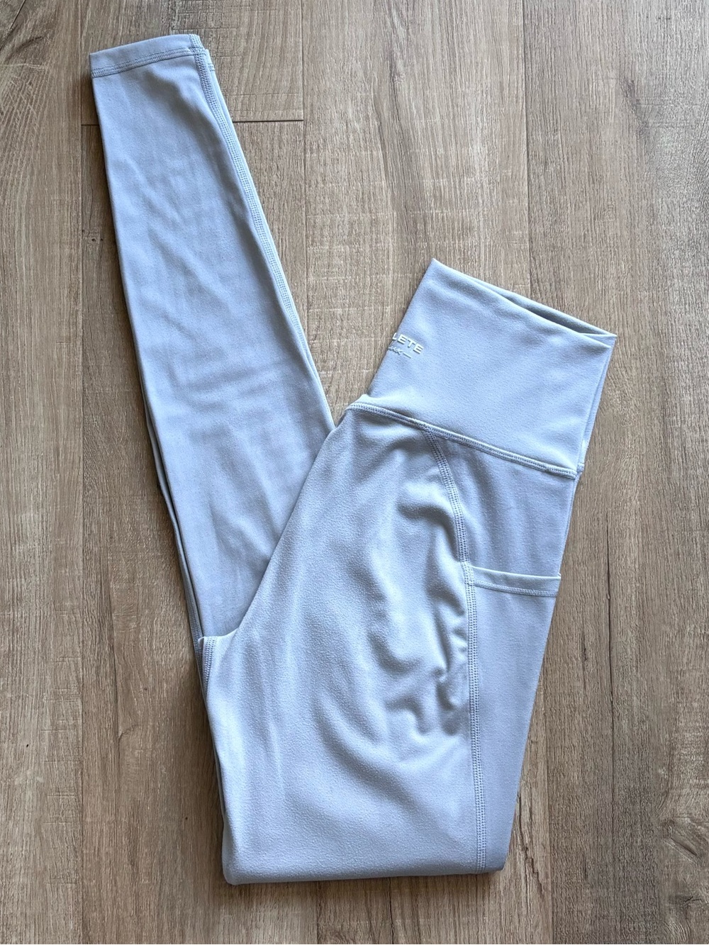 Alphalete Leggings in Light Grey